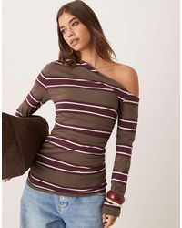 ASOS - Gestreept T-Shirt Met Lange Mouwen, Blote Schouder En Korsettaille - Lyst