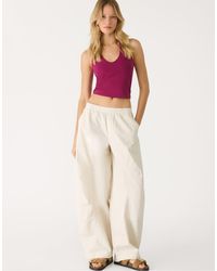 Stradivarius - Broek Met Wijde Ronde Pijpen En Naaddetail - Lyst