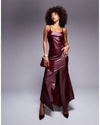 ASOS - – camisole-midikleid aus weinem kunstleder mit asymmetrischem saum und eckigem ausschnitt - Lyst
