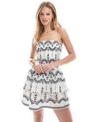 Stradivarius - Vestito Corto Con Stampa Geometrica E Ricamo - Lyst