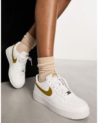 Nike - Air force 1 '07 nn - sneakers bianche e bronzo - Lyst