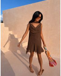 Never Fully Dressed - Sophie Chiffon Jurk Met Gedrapeerde Halslijn, Sjaaldetail En Mini - Lyst