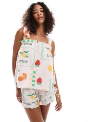 Pieces - Pantaloncini A Vita Alta Pallido Con Stampa Di Frutta - Lyst