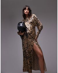 & Other Stories - – maxikleid aus satin mit leopardenmuster, voluminösen ärmeln und drapiertem detail am rücken - Lyst