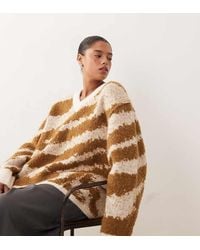 ARRANGE - Curve Oversized Knit V Neck Jumper With Curve Hem - Lyst