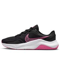 Nike - Legend essential 3 nn - sneakers nere e rosa - Lyst