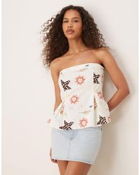 ASOS - – trägerloses oberteil aus leinenmix mit aufgedruckten urlaubsmotiven und abgenähter taillenpartie, kombiteil - Lyst