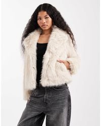 New Look - Veste en fausse fourrure à poils longs - crème - Lyst