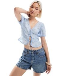 Stradivarius - Cropped Blouse Met Knopen En Pofmouwtjes - Lyst