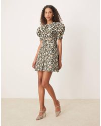 Sister Jane - Robe courte en jacquard fleuri avec col contrastant - vert - Lyst