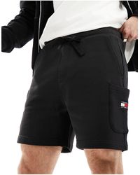 Tommy Hilfiger - Pantaloncini cargo neri con logo applicato - Lyst