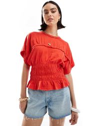 ASOS - Camiseta Roja Con Cintura Fruncida De Tejido Texturizado Flameado De - Lyst