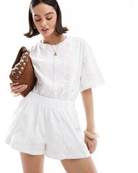ASOS - Pantalones Cortos Blancos Con Diseño Bordado, Lazada En La Cintura E Insertos De Encaje De - Lyst