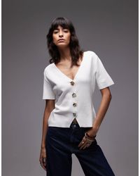 Mango - Gilet à manches courtes et col v en maille compacte avec boutons dorés - Lyst