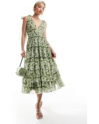 LACE & BEADS - L'invitée - madison - robe mi-longue avec nœuds sur les épaules - olive fleuri - Lyst