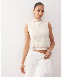 Reclaimed (vintage) - Top Sin Mangas Con Cuello Barco Y Fular A Juego De Encaje Y Punto Liso Texturizado De -Blanco - Lyst