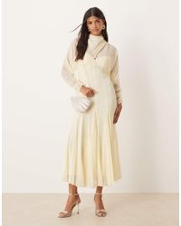 ASOS - Vestido Midi Amarillo Pálido Con Parte Superior Cruzada De Manga Larga, Espalda Baja Y Falda De Corte Amplio Con Godets De - Lyst