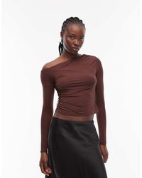 ASOS - Top Van Gladde Stof Met Blote Schouder, Gerimpeld Detail En Lange Mouwen - Lyst