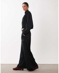 Nike - Pantalones De Chándal Negros De Pernera Ancha De - Lyst