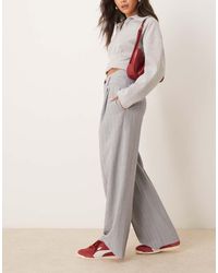 ASOS - Pantaloni Sartoriali Grigi Gessati Con Vita Scesa E Dettaglio A Portafoglio - Lyst