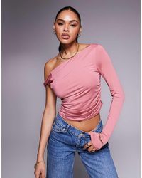 ASOS - Top Rosa Empolvado Ceñido Con Escote Bardot Asimétrico Retorcido De - Lyst