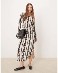 Jdy - Plissé Midi Jurk Met Abstracte Print - Lyst