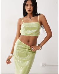 Amy Lynn - Crop top d'ensemble à sequins avec fines bretelles et encolure carrée - citron - Lyst