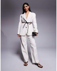 ASOS - Pantaloni Dritti Sartoriali Color Crema A Righe Con Pieghe - Lyst