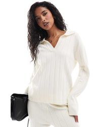 Y.A.S - Jersey Color Crema Con Cuello Abierto Tipo Polo De Punto De Canalé Ancho De (Parte De Un Conjunto)-Blanco - Lyst