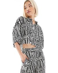 ASOS - – kurze hemdbluse mit schwarz-weiß-print, kombiteil - Lyst