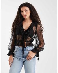Miss Selfridge - Blusa Negra Con Volantes Y Lazada Delantera De Encaje De - Lyst