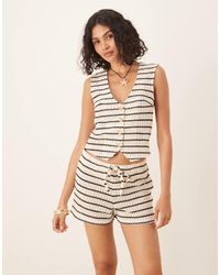 Gina Tricot - Gilet All'Uncinetto Chiaro E Nero A Righe - Lyst