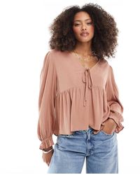 Miss Selfridge - Blusa A Peplo Color Mocha Allacciata Sul Davanti - Lyst