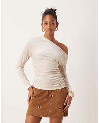 Abercrombie & Fitch - Top Color Crema De Manga Larga Con Escote Bardot De Terciopelo De -Blanco - Lyst