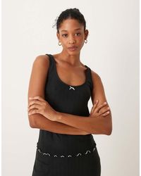 Abercrombie & Fitch - Top De Pijama Negro De Tirantes Con Bordes Ondulados De (Parte De Un Conjunto) - Lyst
