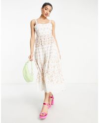 Miss Selfridge - Vestido semilargo color con flores bordadas y diseño escalonado premium - Lyst