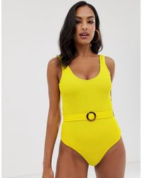 Y.A.S Maillot 1 pièce échancré et texturé avec ceinture - Jaune