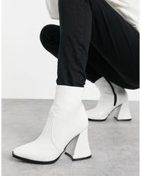 LAMODA Flared Heel Ankle Boots With Square Toe - White