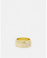 Pieces - – vergoldeter, breiter ring mit verstreuten schmucksteinen - Lyst
