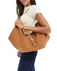 Stradivarius - Sac souple en imitation daim avec détail boucle - fauve - Lyst