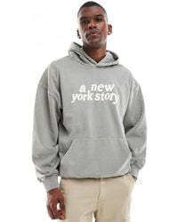 Only & Sons - Felpa Grigio Chiaro Slavato Vestibilità Comoda Con Cappuccio E Stampa New York - Lyst