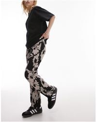 Topshop Unique - Pantalon plissé droit à imprimé fleuri - noir et blanc - Lyst