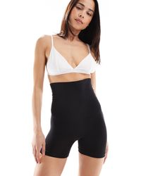 Vero Moda - – tammy – nahtlose, figurformende shorts - Lyst