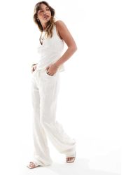 Stradivarius - Pantaloni Effetto Lino Écru Con Dettagli Ricamati - Lyst
