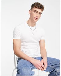 Calvin Klein - T-shirt bianca con logo piccolo a monogramma sul petto - Lyst