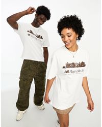 New Balance - Camiseta blanco hueso y marrón extragrande unisex con estampado "nb place like home" exclusiva en asos - Lyst