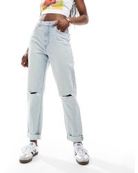 ASOS - Ruimvallende Mom Jeans Met Hoge Taille En Scheur - Lyst