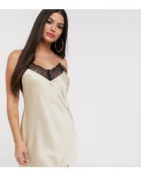 ASOS Nuisette courte en satin bordée de dentelle - Neutre
