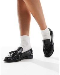 London Rebel - Mocasines Negros Con Detalle Fruncido Y Borlas De Charol Sadie De - Lyst