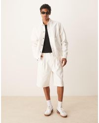 ASOS - Jorts Di Jeans Cargo Taglio Lungo Écru Con Doppia Piega - Lyst